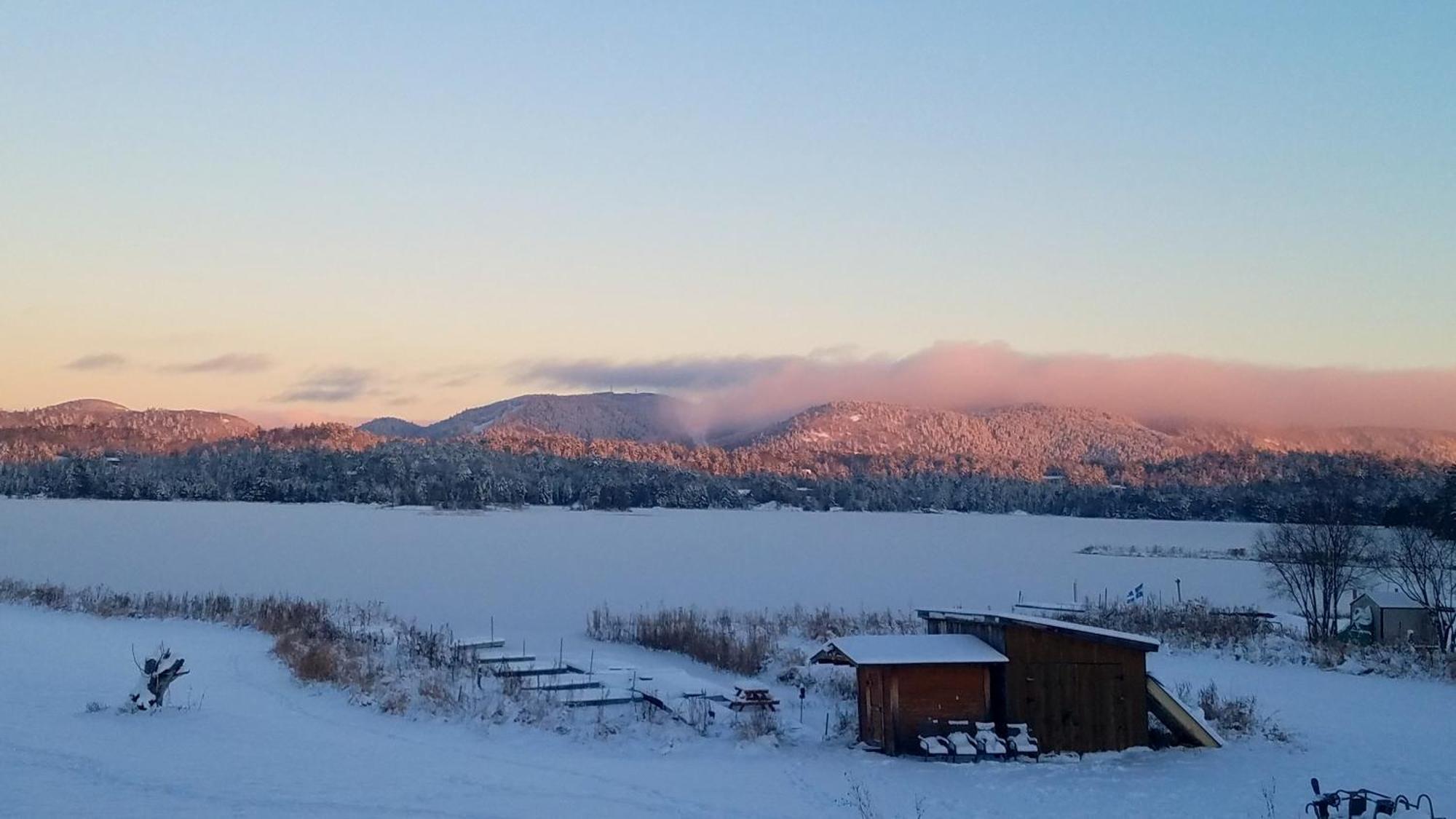 Resort Lac Ste-Marie Lac Sainte-Marie Exteriör bild